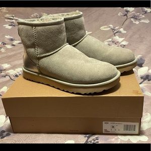 UGG Classic Mini - size 8. Goat